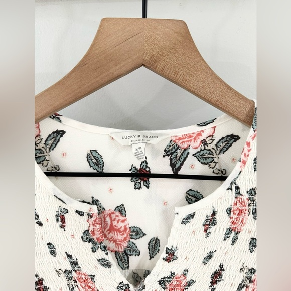 Lucky Brand Long Sleeve White Floral Smocked Blouse Size Small - Picture 4 of 5